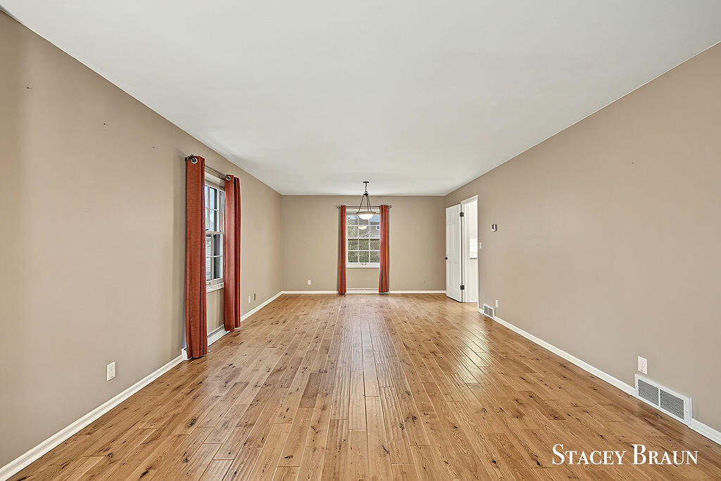 2165 SE Shawnee Drive SE Grand Rapids MI 49506