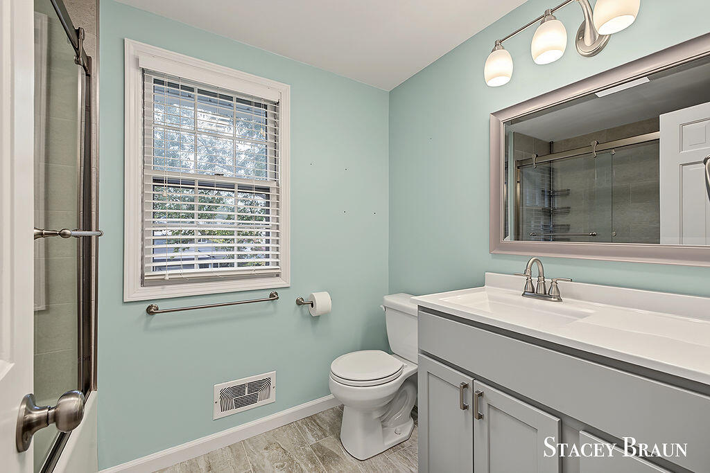 2165 SE Shawnee Drive SE Grand Rapids MI 49506