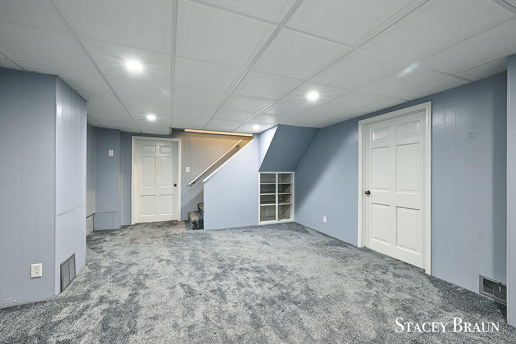 2165 SE Shawnee Drive SE Grand Rapids MI 49506