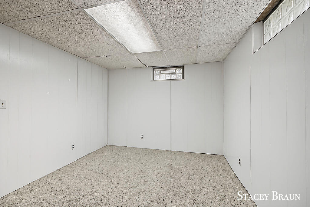 2165 SE Shawnee Drive SE Grand Rapids MI 49506