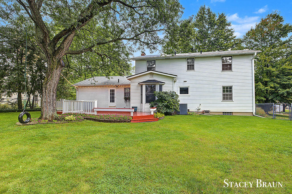 2165 SE Shawnee Drive SE Grand Rapids MI 49506