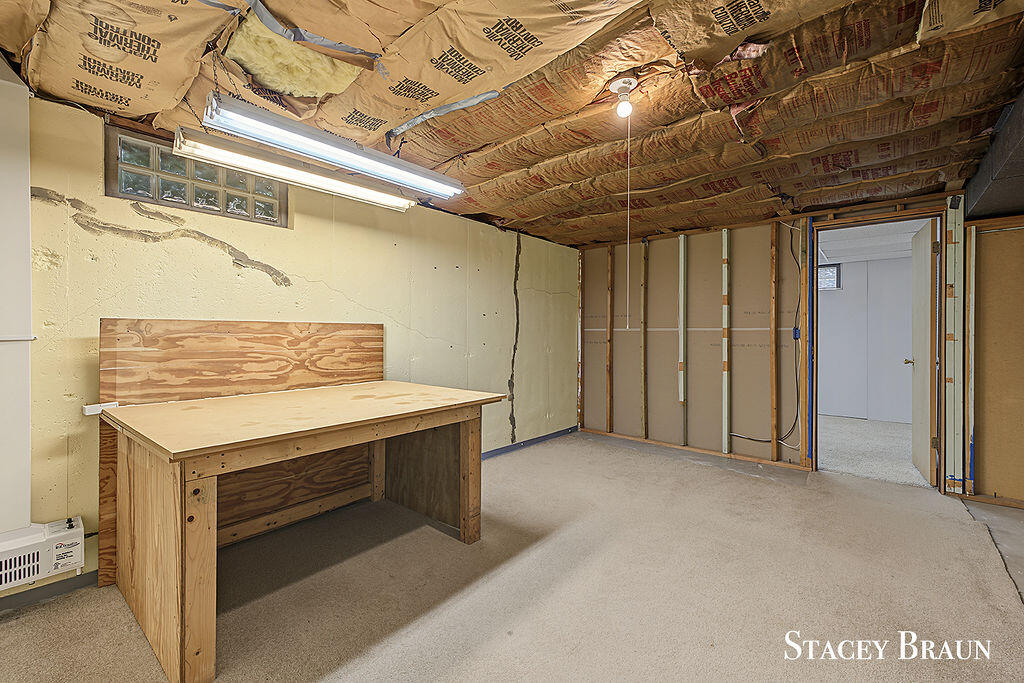 2165 SE Shawnee Drive SE Grand Rapids MI 49506