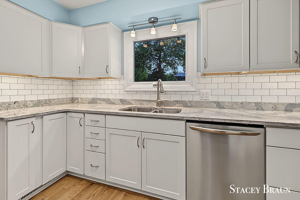 2165 SE Shawnee Drive SE Grand Rapids MI 49506