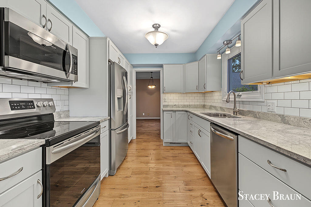 2165 SE Shawnee Drive SE Grand Rapids MI 49506