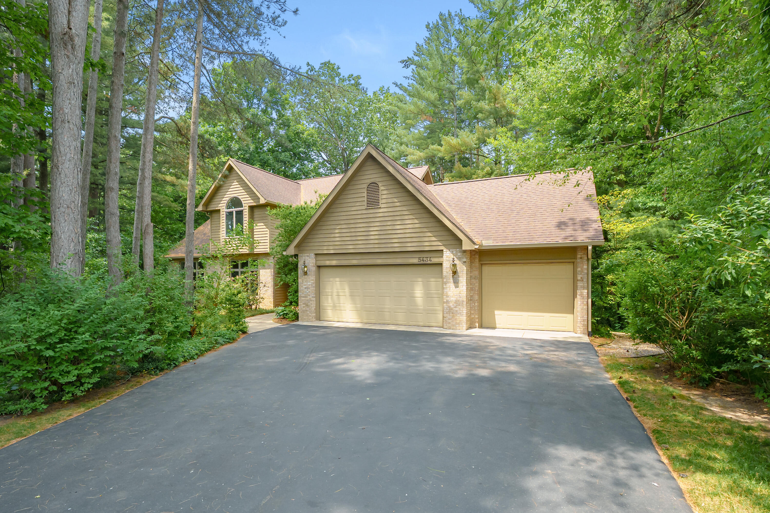 5434 Saddle Club Drive Kalamazoo MI 49009