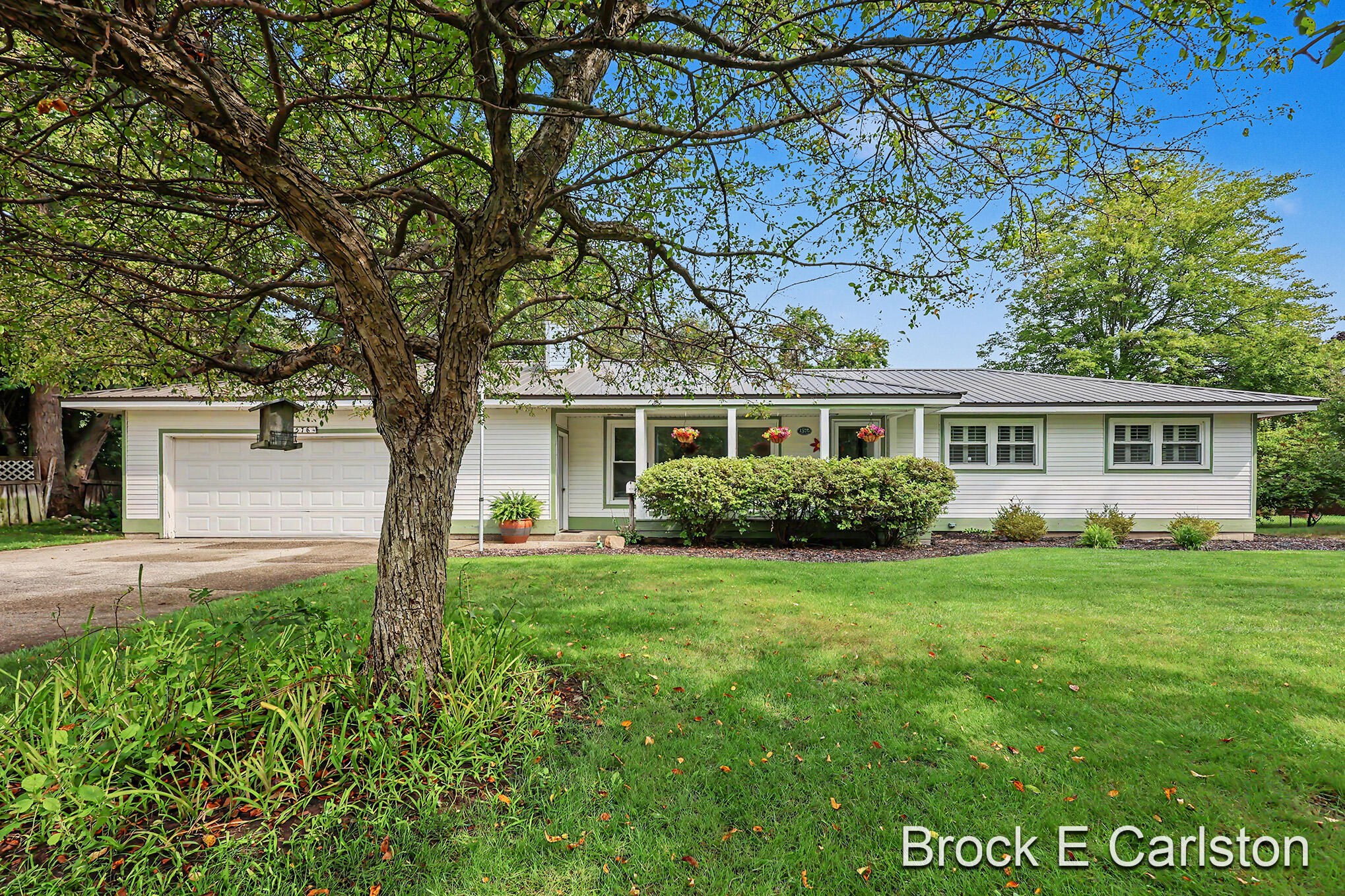 1576 Hendrick Road Norton Shores MI 49441