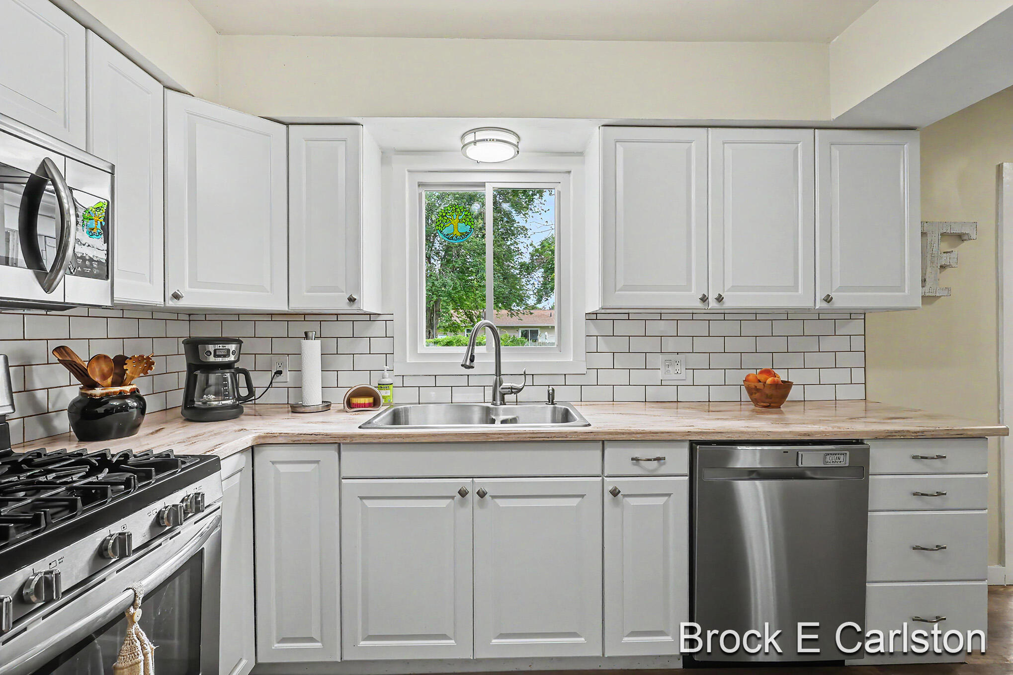 1576 Hendrick Road Norton Shores MI 49441