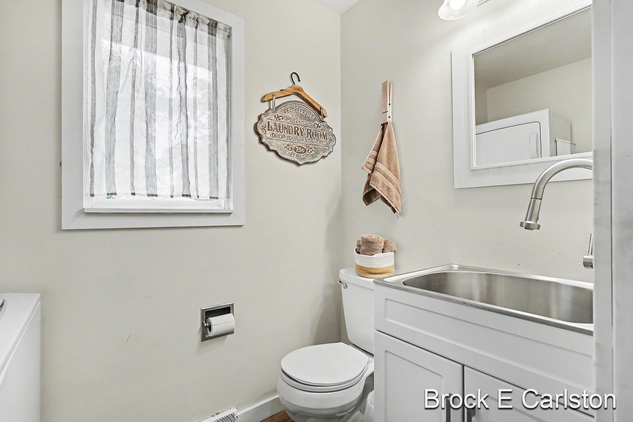 1576 Hendrick Road Norton Shores MI 49441