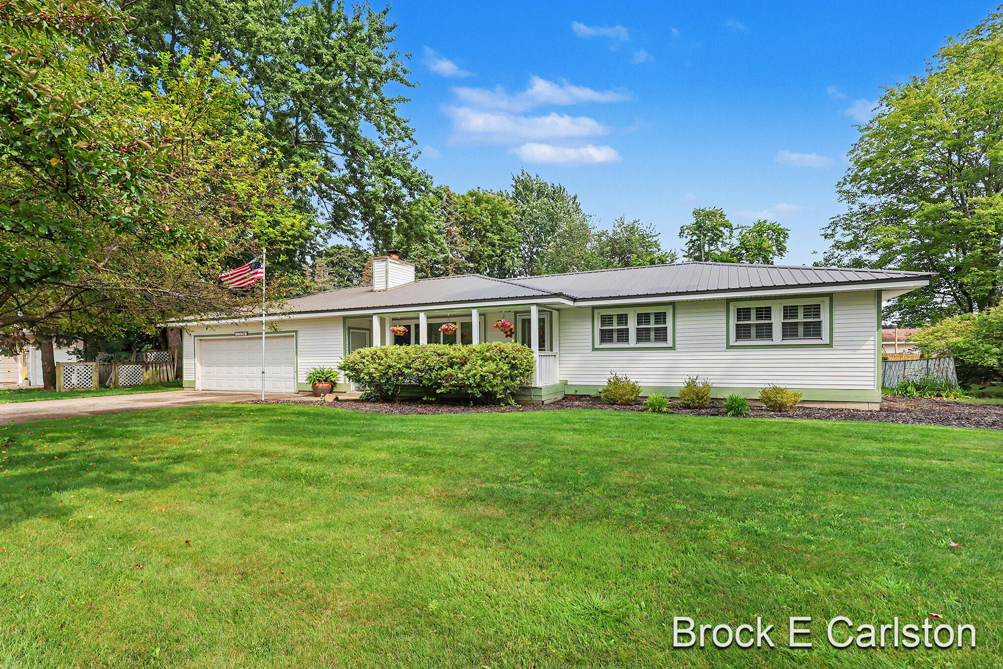 1576 Hendrick Road Norton Shores MI 49441