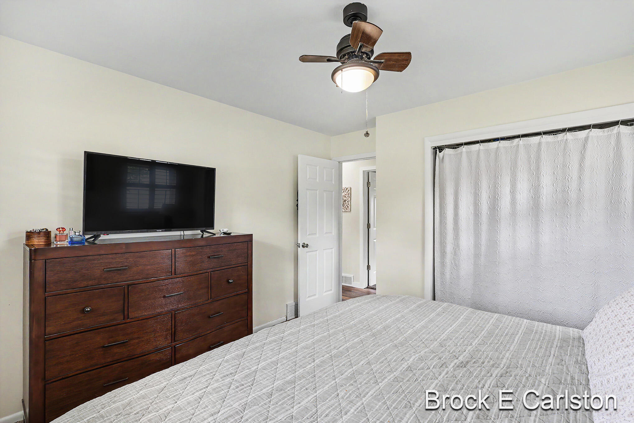 1576 Hendrick Road Norton Shores MI 49441