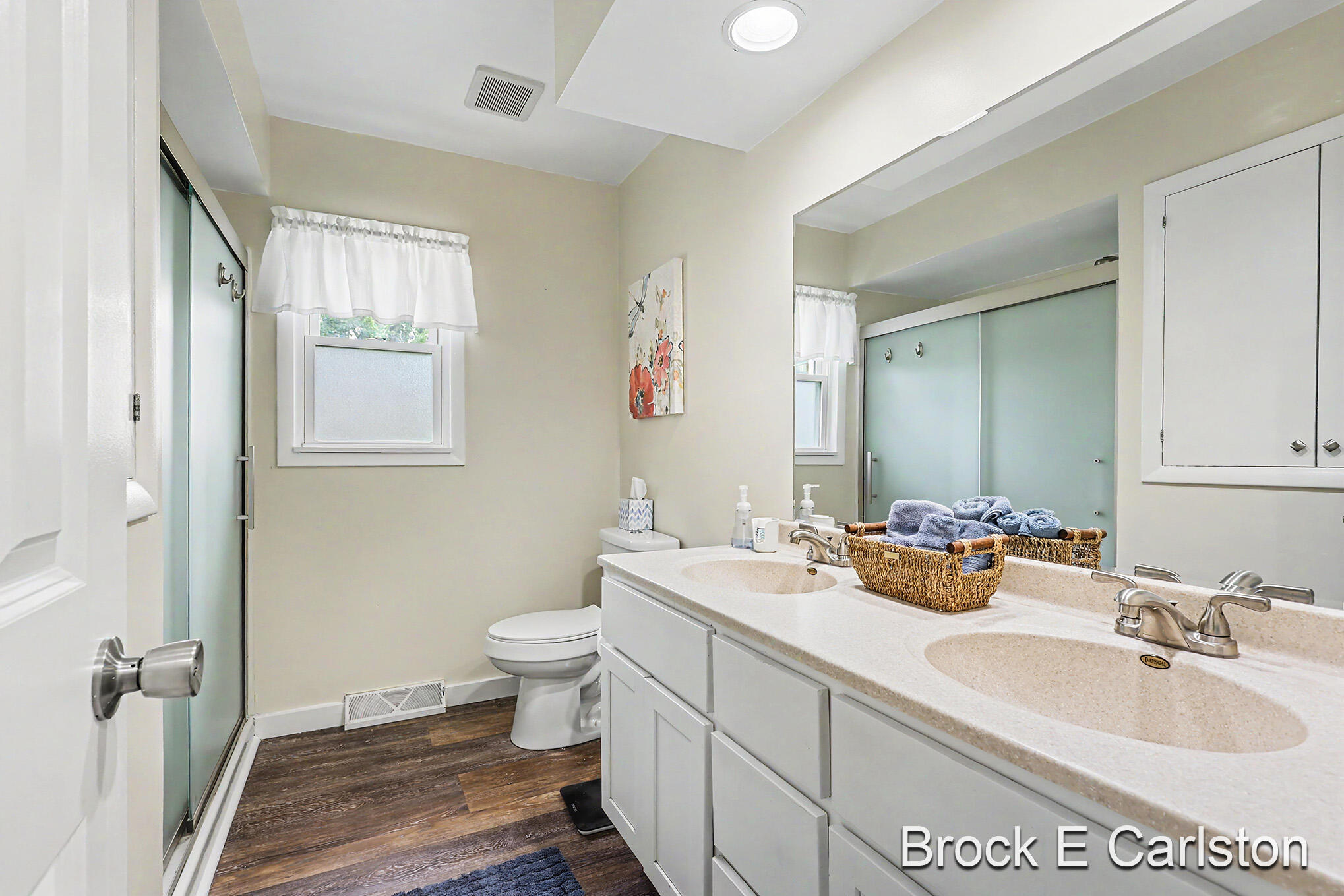 1576 Hendrick Road Norton Shores MI 49441
