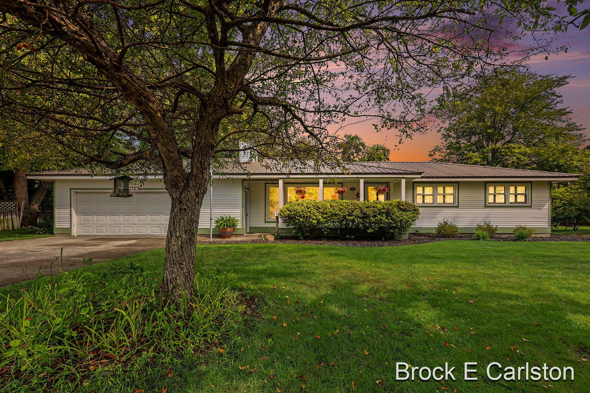 1576 Hendrick Road Norton Shores MI 49441
