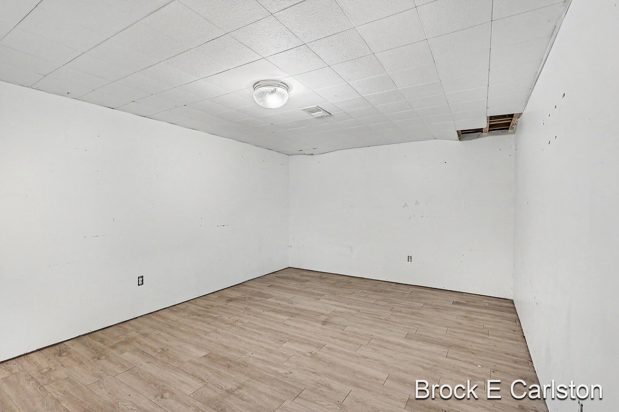 1576 Hendrick Road Norton Shores MI 49441