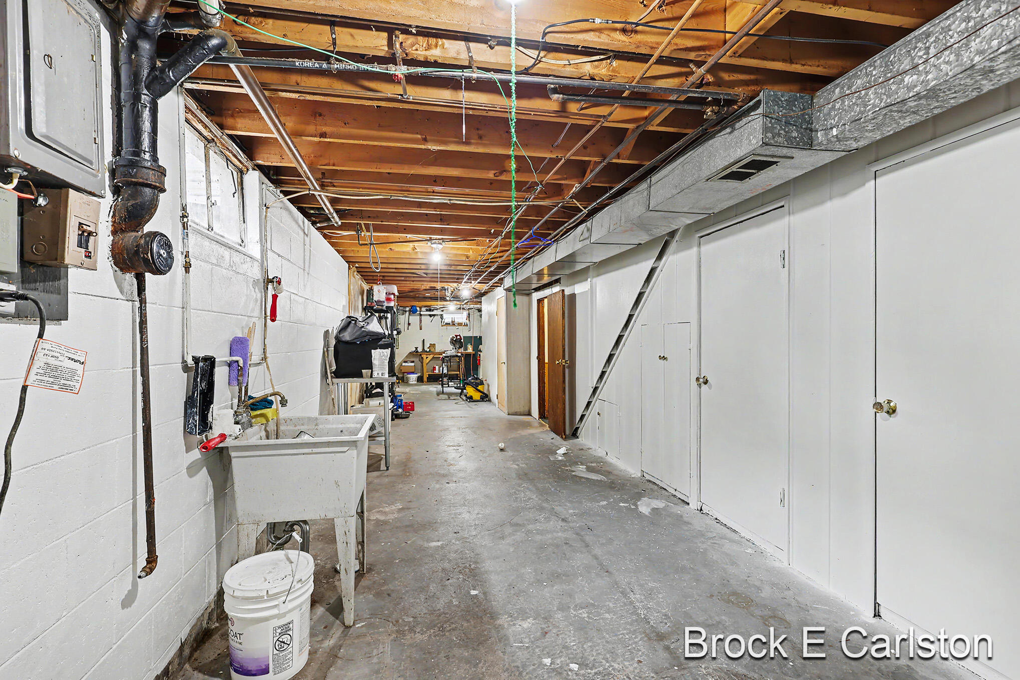 1576 Hendrick Road Norton Shores MI 49441