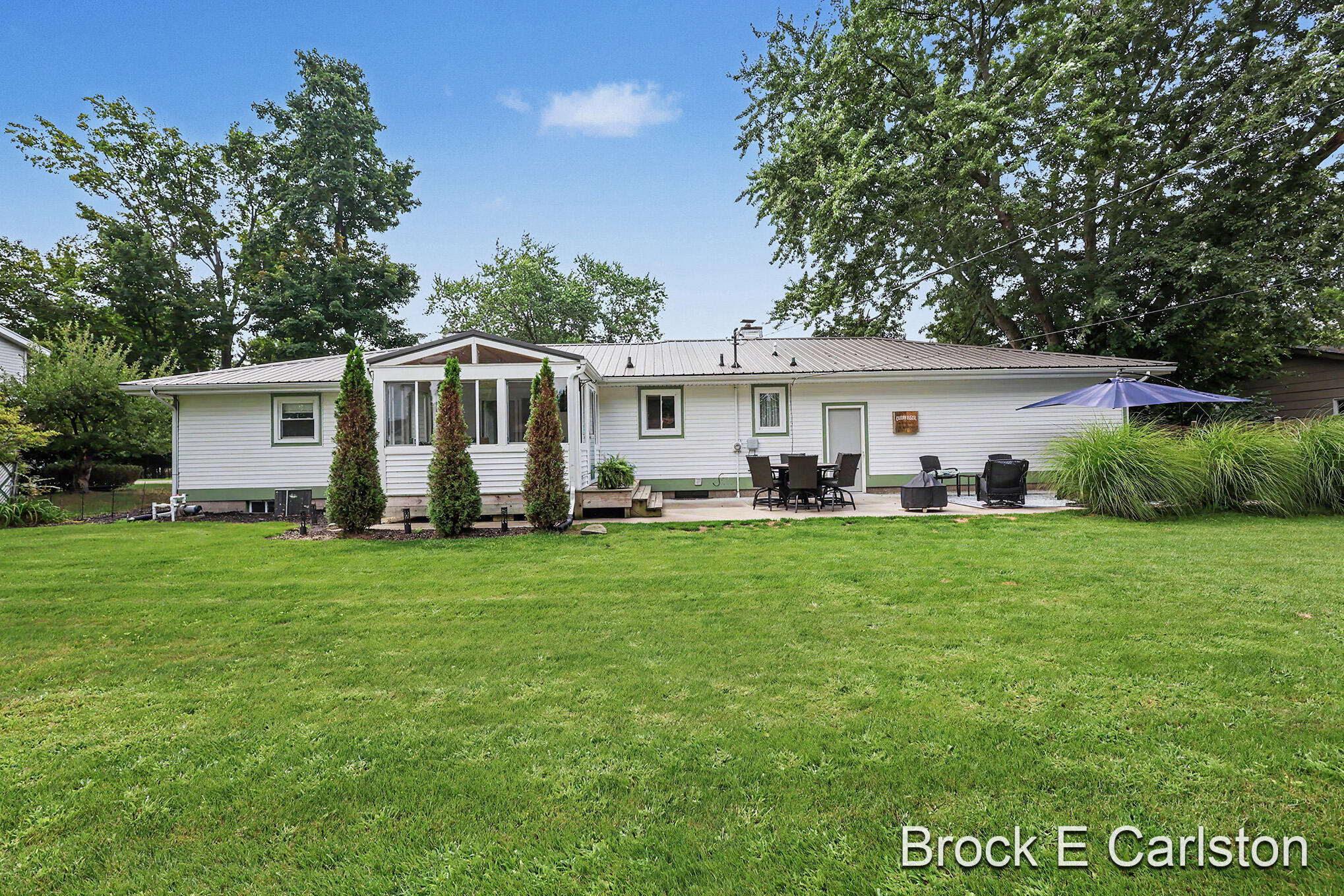 1576 Hendrick Road Norton Shores MI 49441