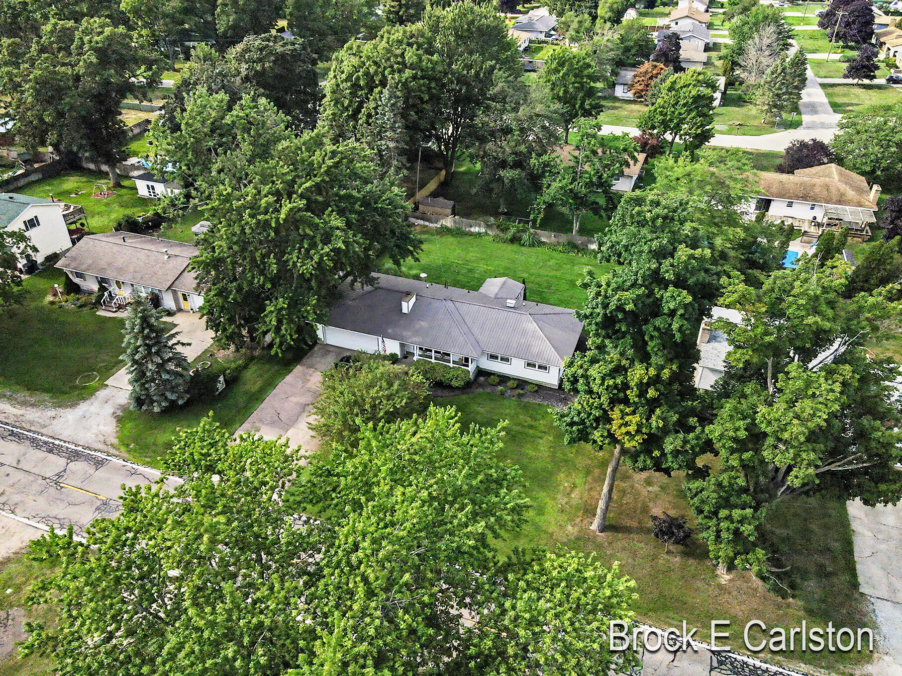 1576 Hendrick Road Norton Shores MI 49441