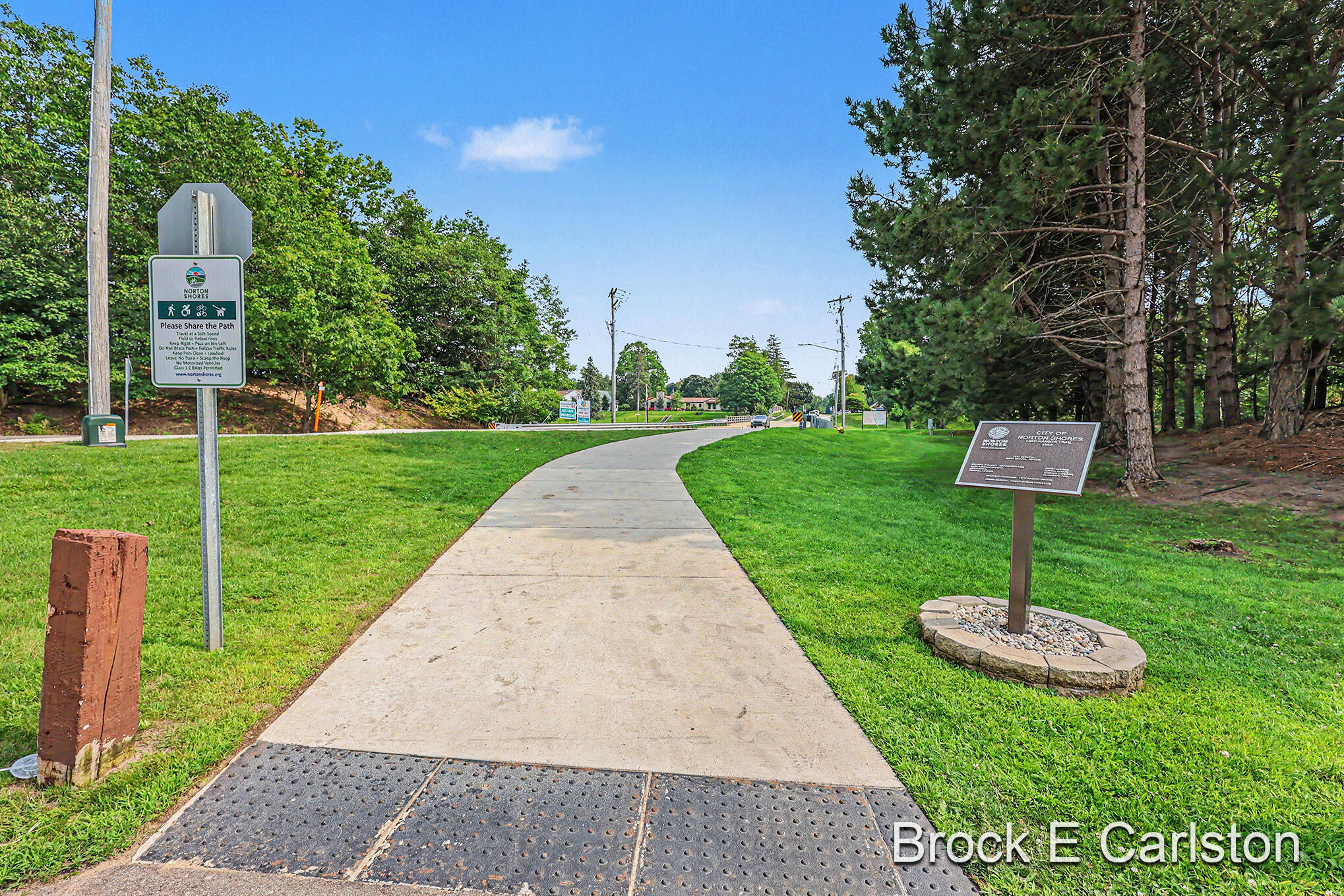 1576 Hendrick Road Norton Shores MI 49441