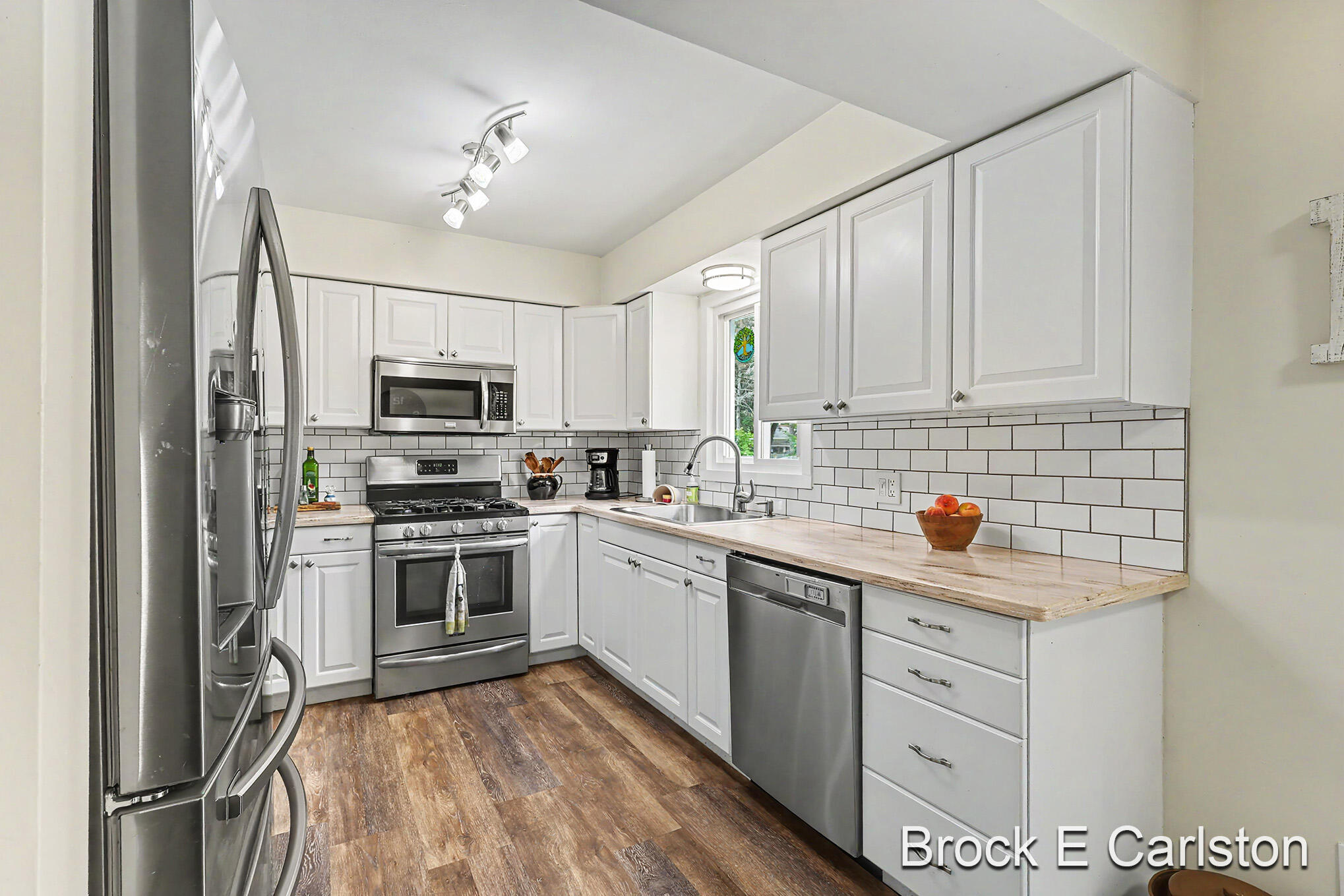 1576 Hendrick Road Norton Shores MI 49441