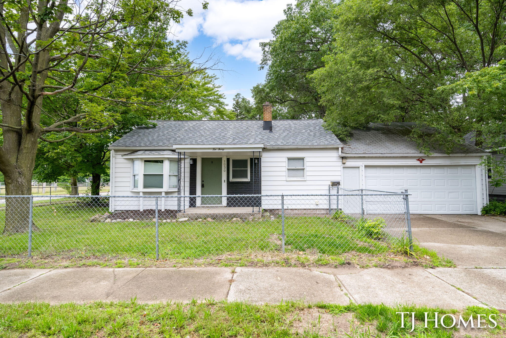 Muskegon MI, 1030 Calvin Avenue