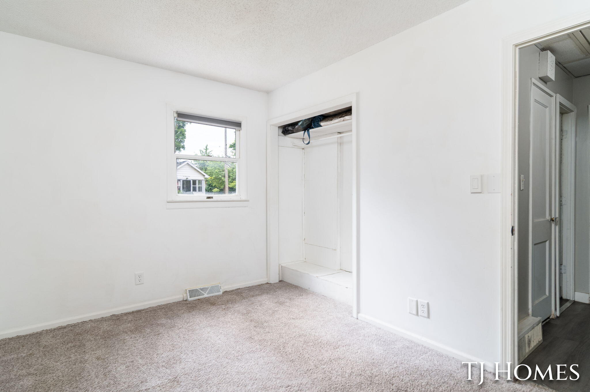 1030 Calvin Avenue Muskegon MI 49442