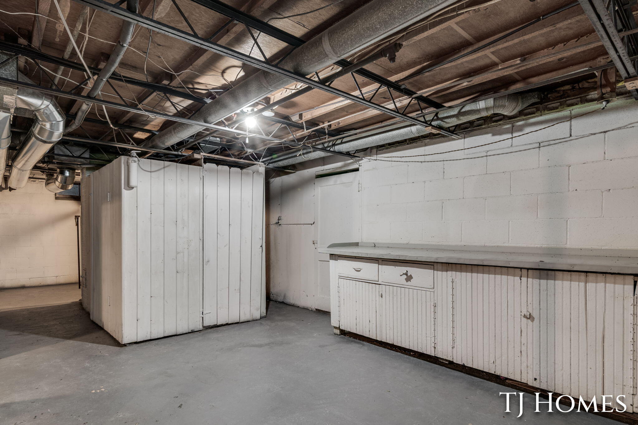 1030 Calvin Avenue Muskegon MI 49442