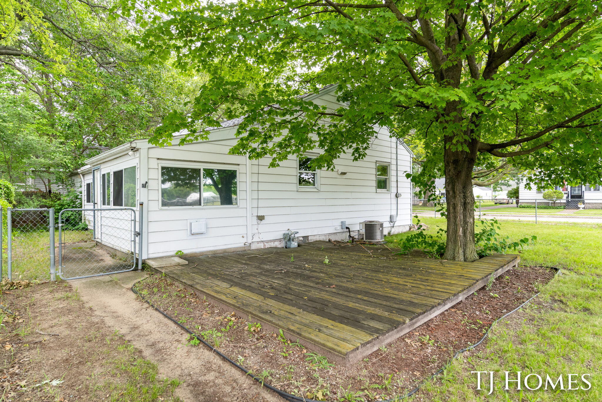 1030 Calvin Avenue Muskegon MI 49442