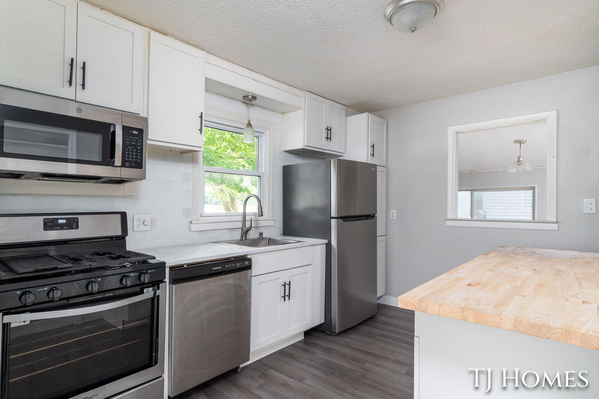 1030 Calvin Avenue Muskegon MI 49442