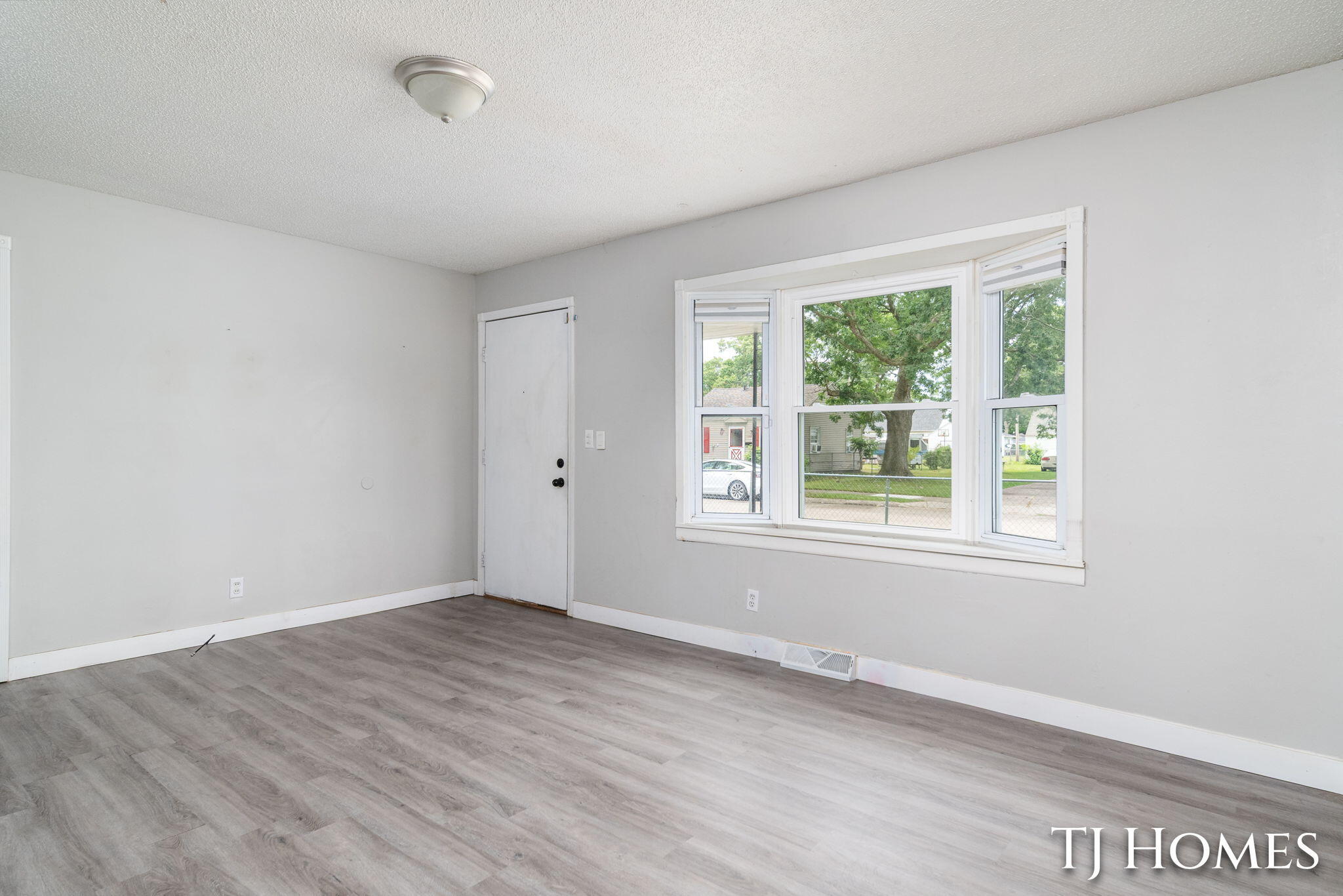 1030 Calvin Avenue Muskegon MI 49442