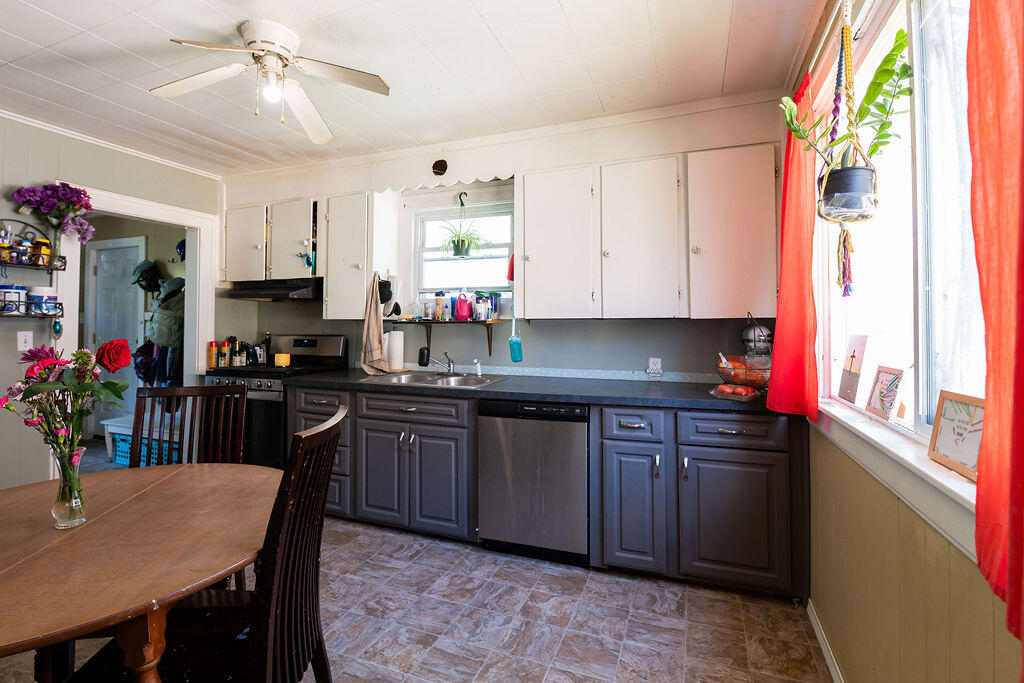 911 Dorchester Avenue SW Grand Rapids MI 49503
