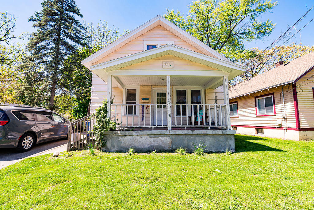 911 Dorchester Avenue SW Grand Rapids MI 49503
