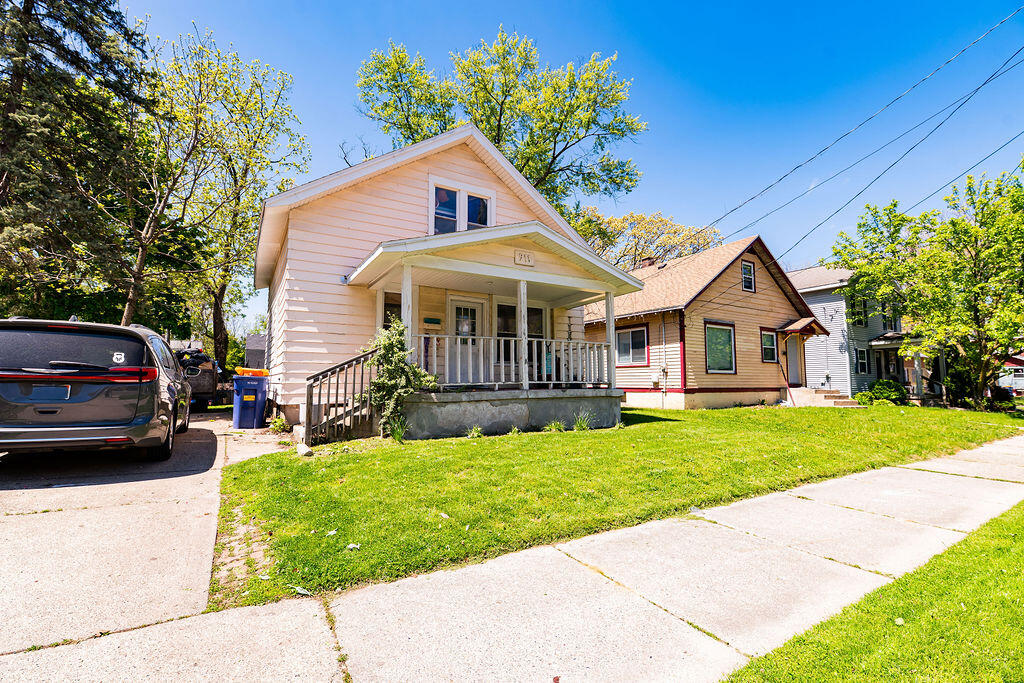 911 Dorchester Avenue SW Grand Rapids MI 49503