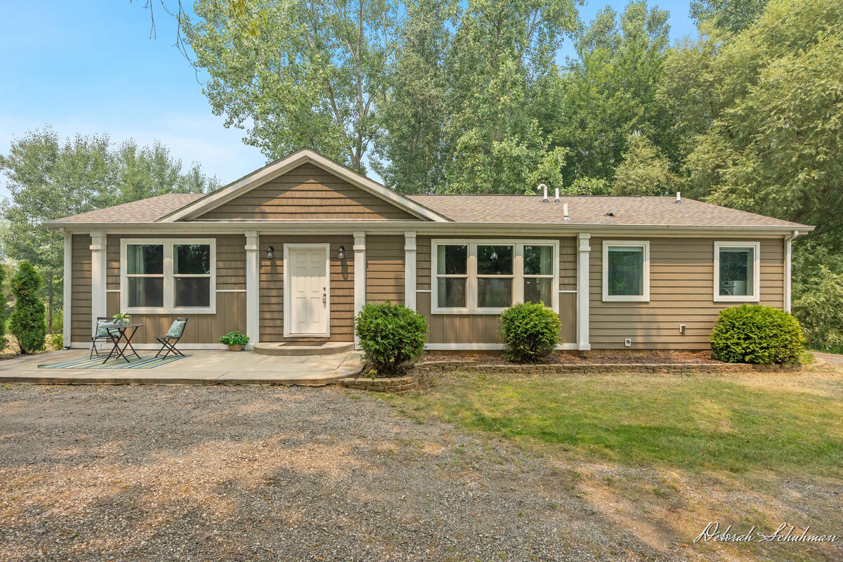9686 10 Mile Road NE Rockford MI 49341