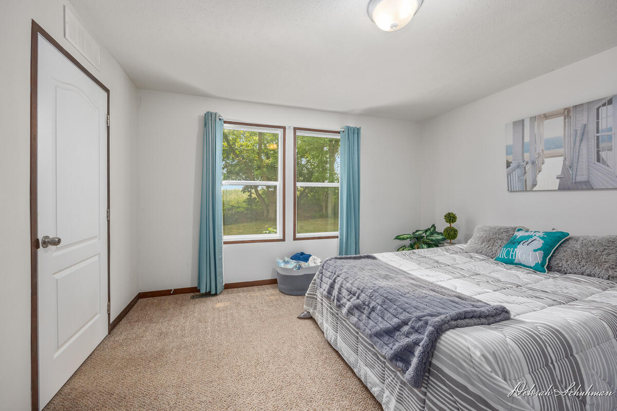 9686 10 Mile Road NE Rockford MI 49341