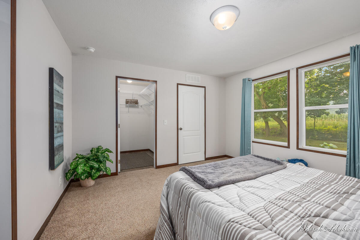 9686 10 Mile Road NE Rockford MI 49341