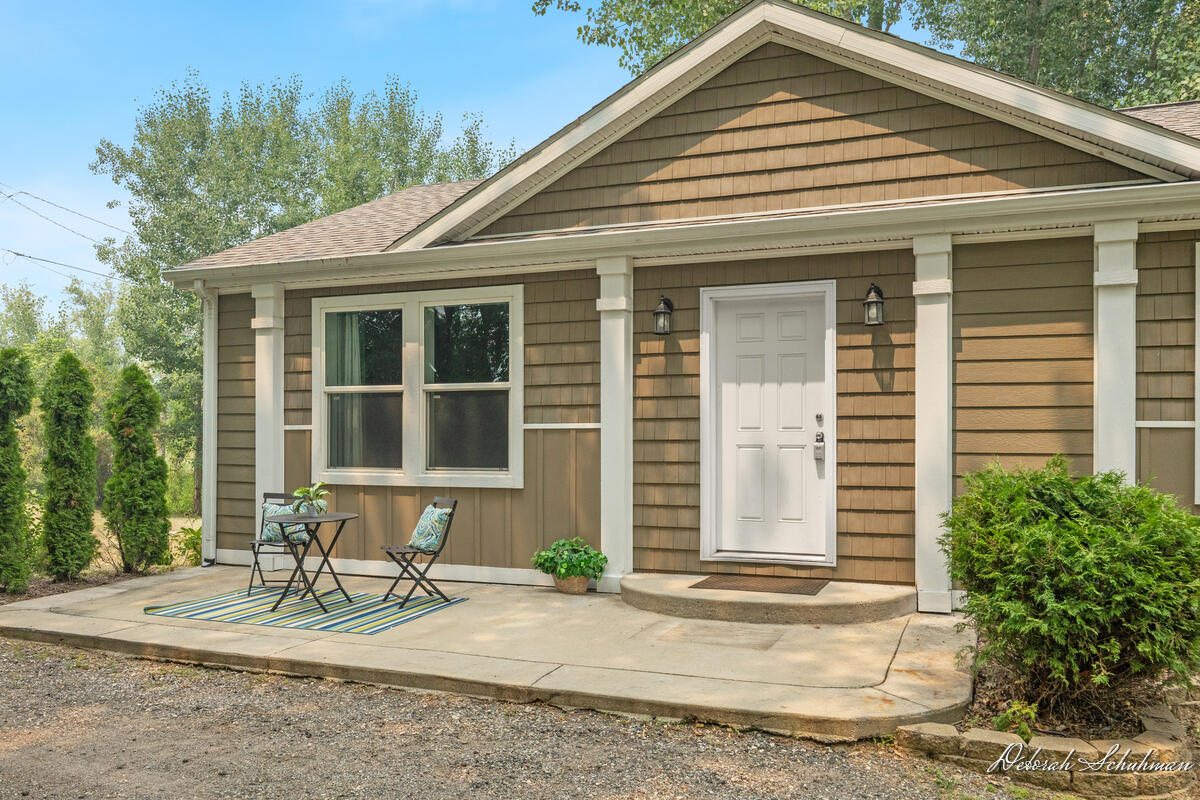 9686 10 Mile Road NE Rockford MI 49341