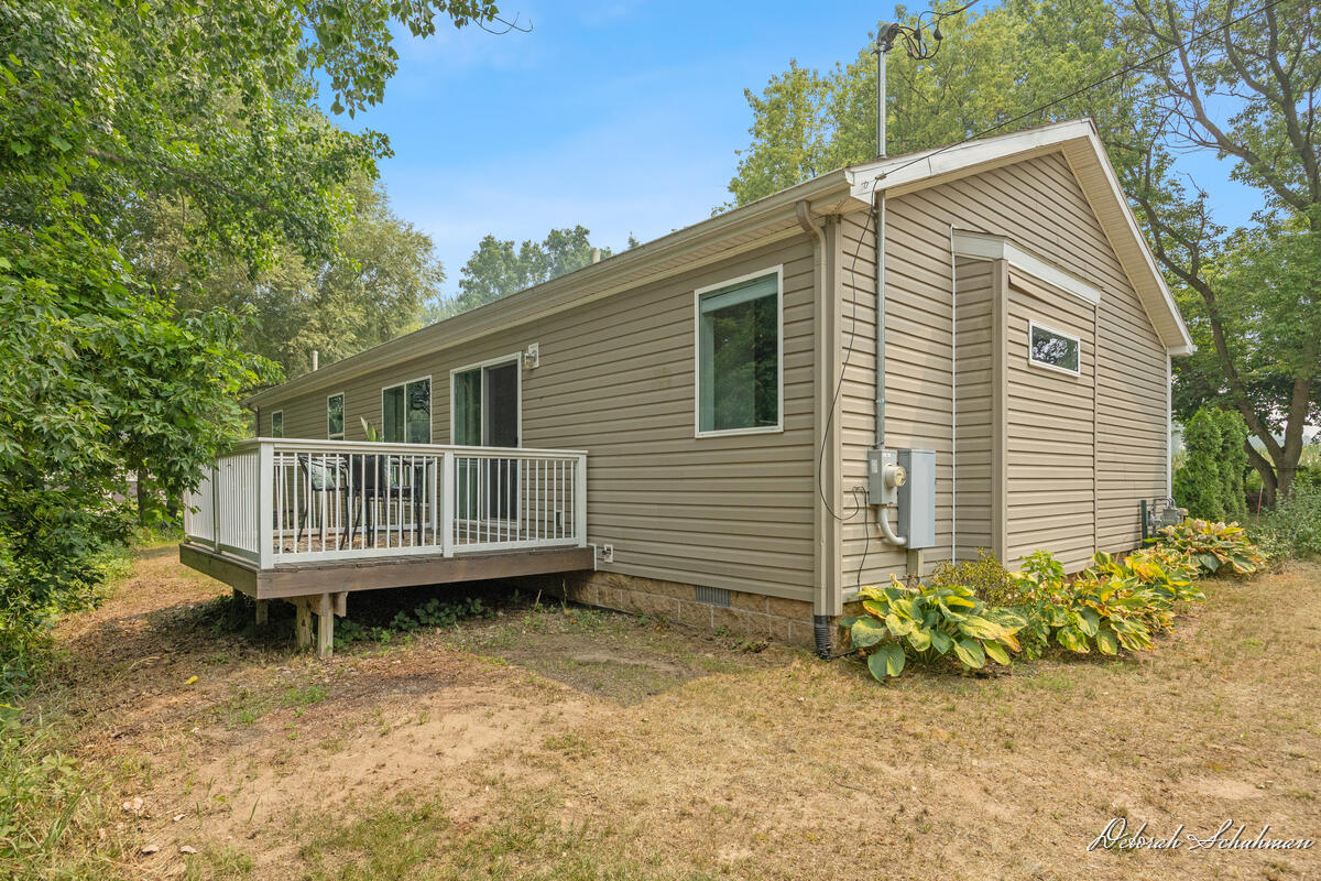 9686 10 Mile Road NE Rockford MI 49341