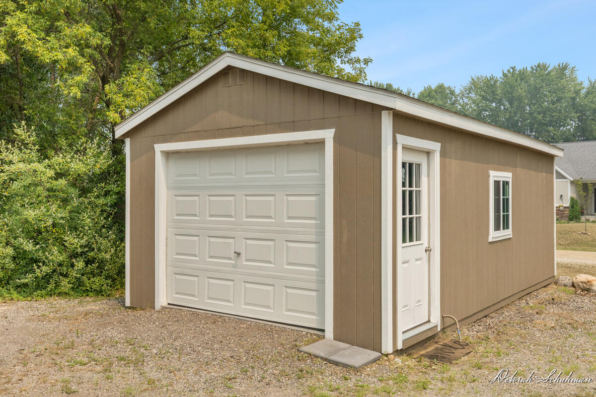 9686 10 Mile Road NE Rockford MI 49341