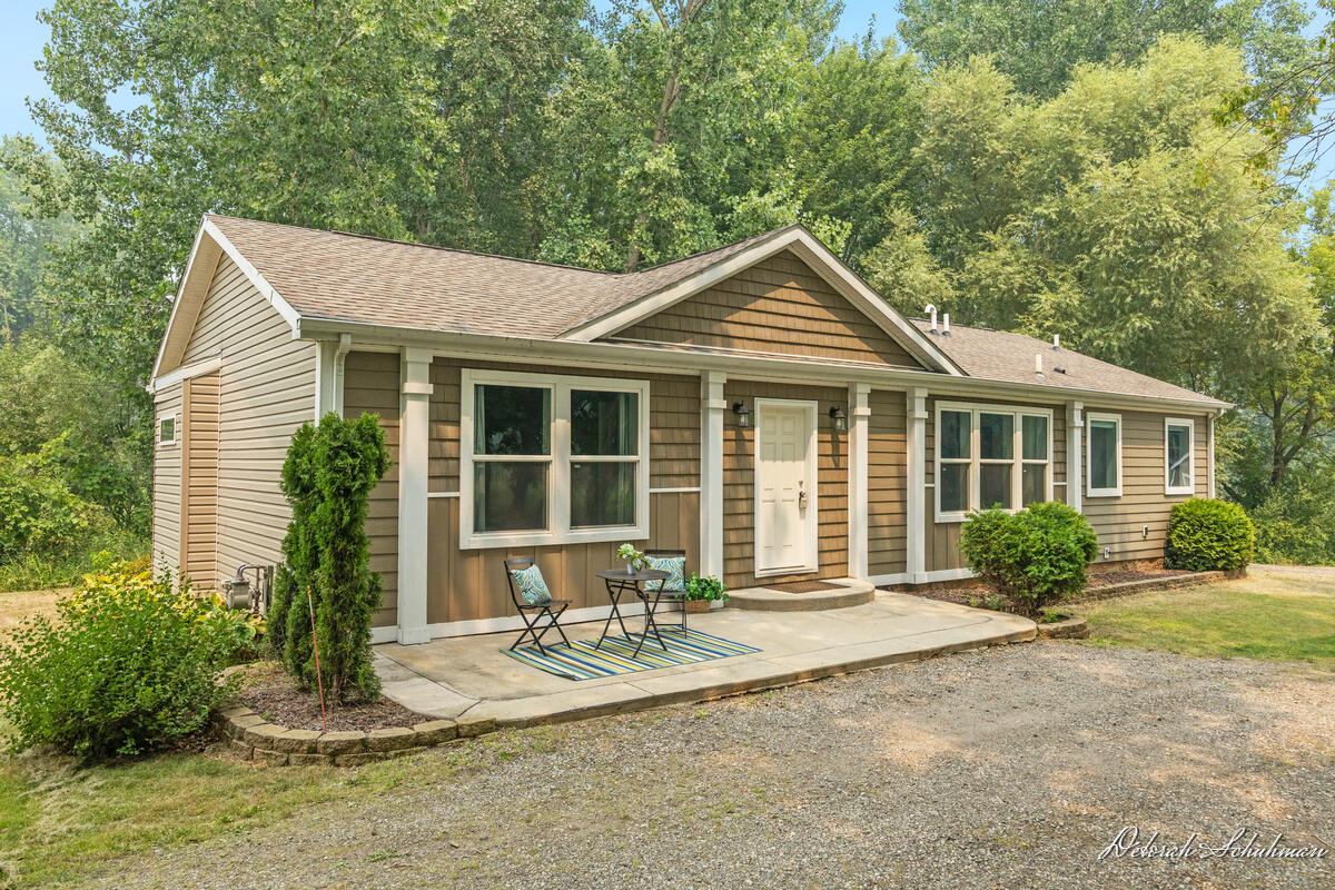 9686 10 Mile Road NE Rockford MI 49341