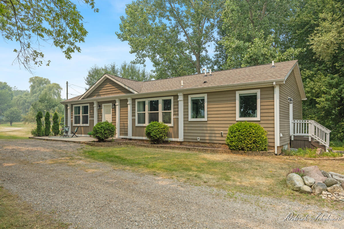 9686 10 Mile Road NE Rockford MI 49341