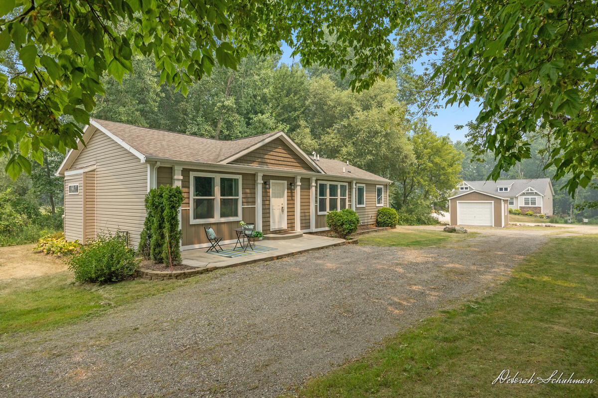 9686 10 Mile Road NE Rockford MI 49341