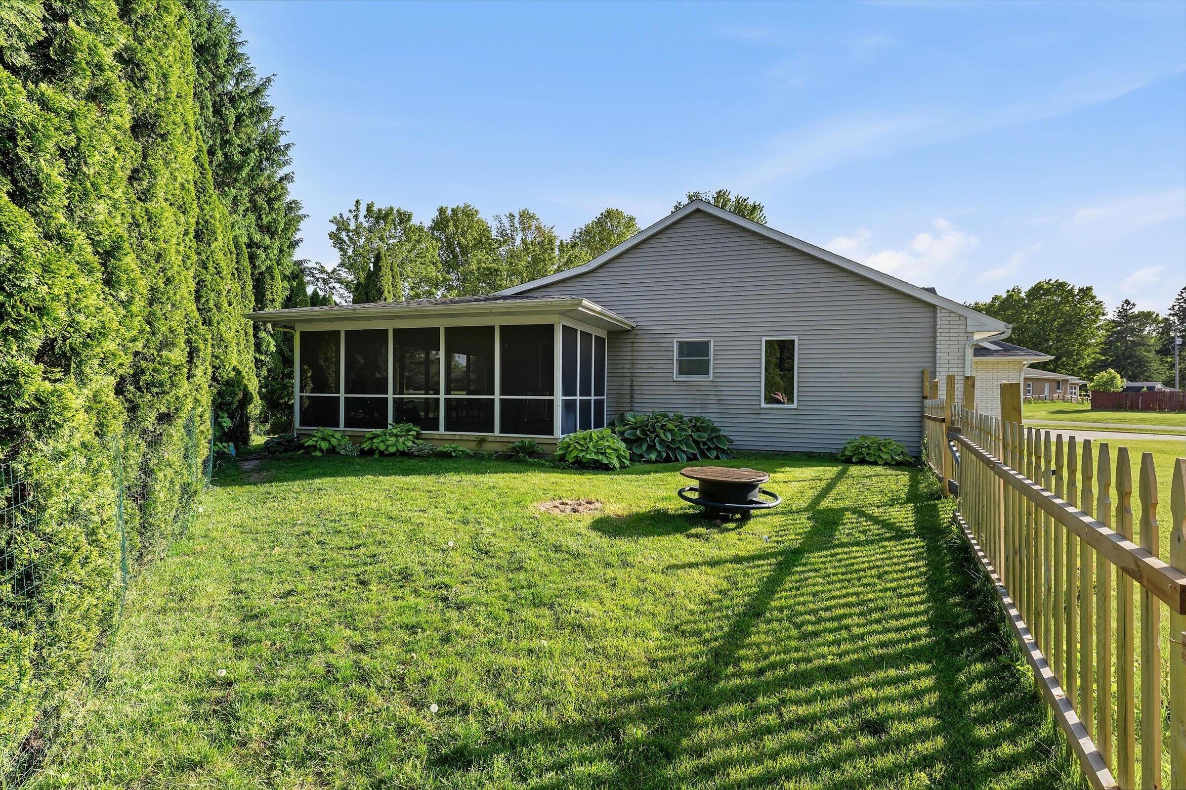 22401 Happy Drive Cassopolis MI 49031