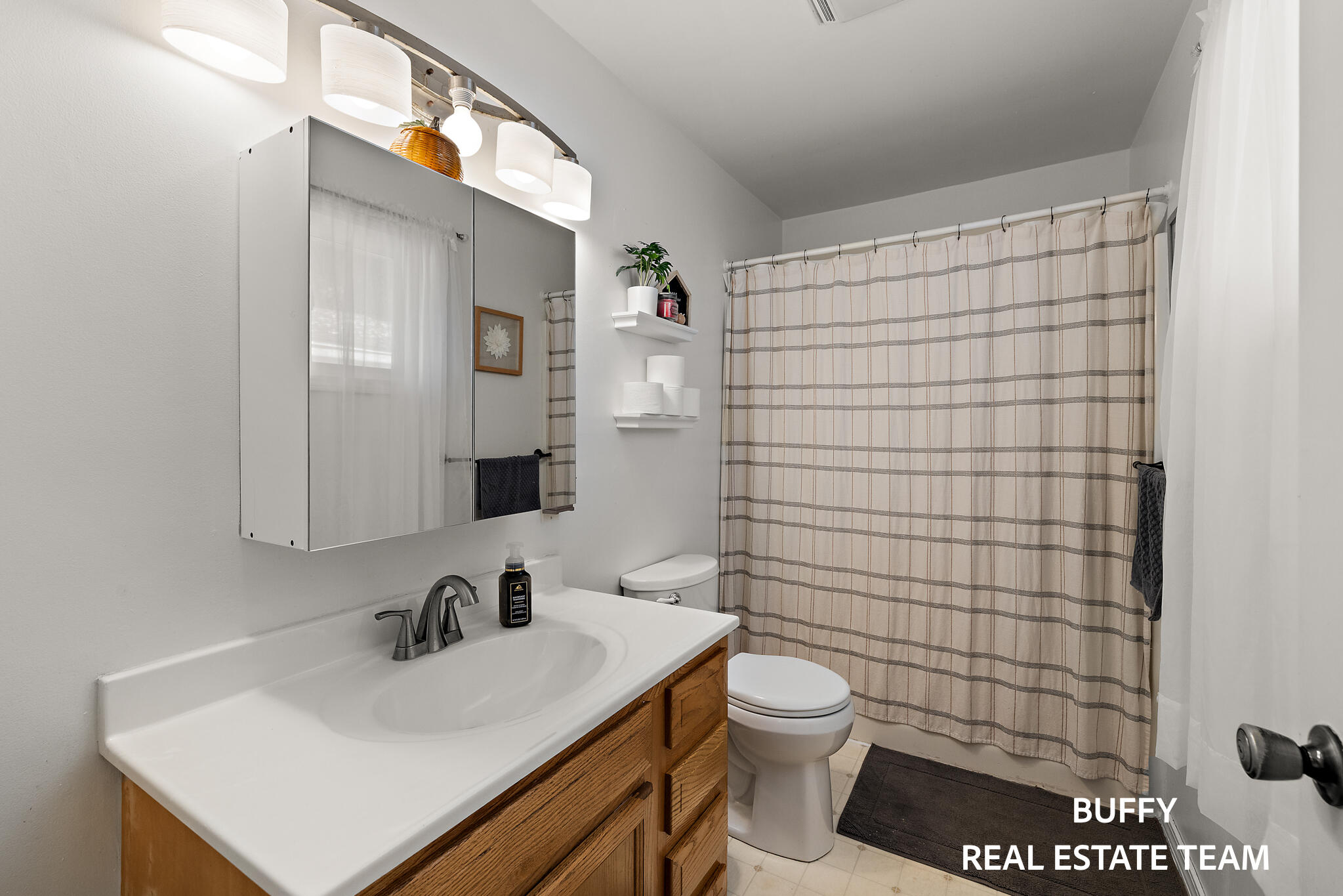 2280 Madalene Avenue Muskegon MI 49442