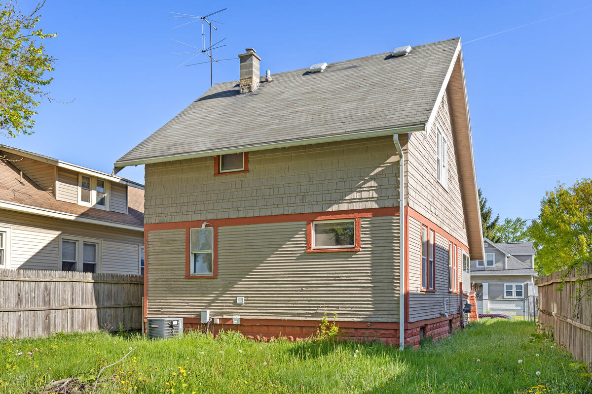 834 Adams Street SE Grand Rapids MI 49507