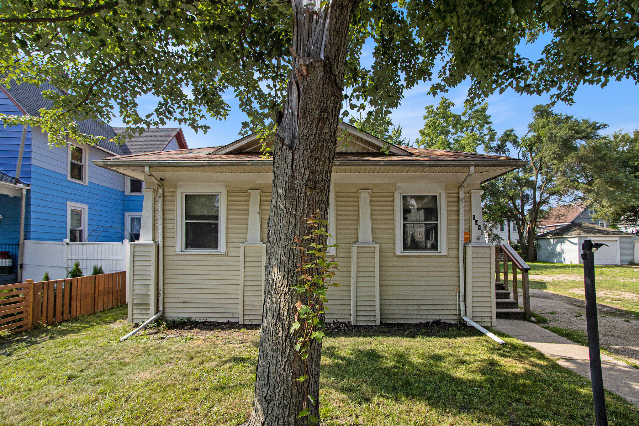 1028 Clinton Avenue Kalamazoo MI 49001