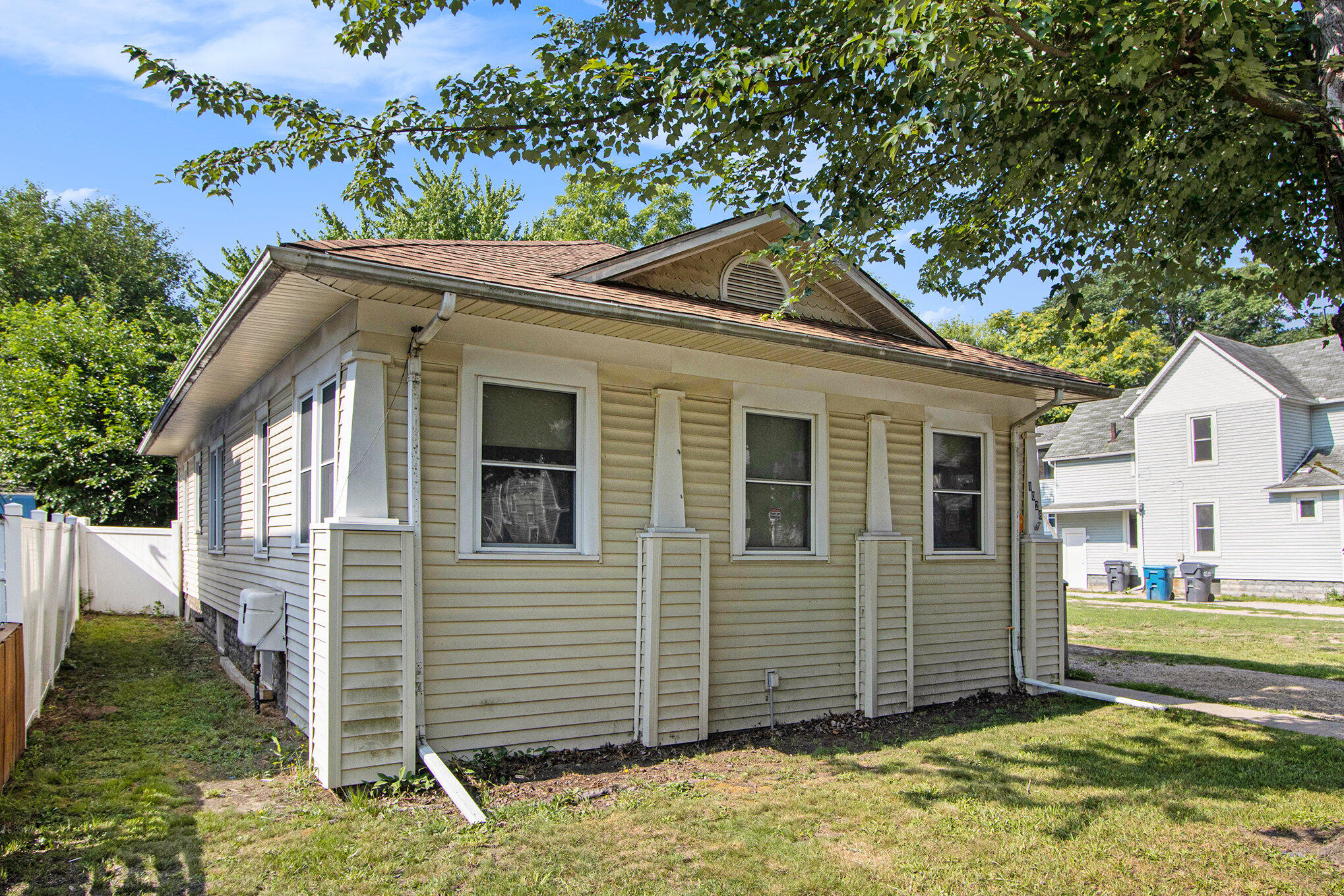 1028 Clinton Avenue Kalamazoo MI 49001