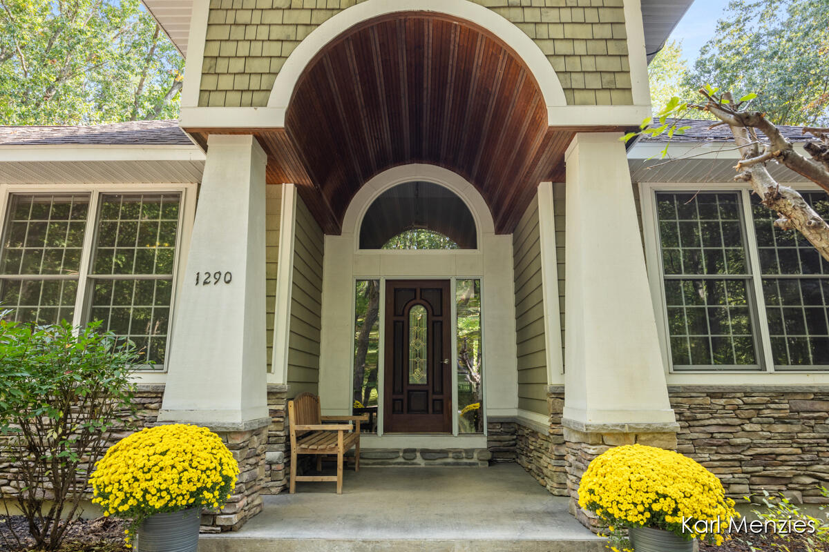 1290 Cramton Avenue NE Ada MI 49301