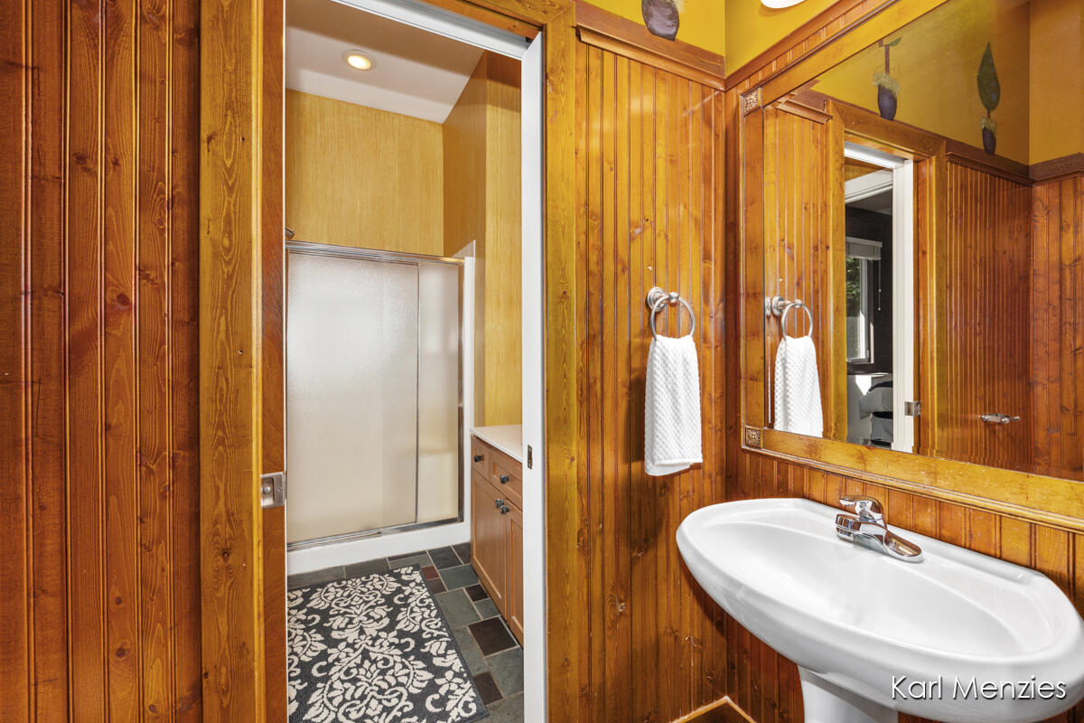 1290 Cramton Avenue NE Ada MI 49301