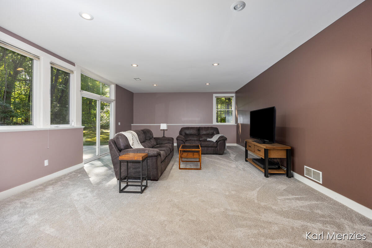 1290 Cramton Avenue NE Ada MI 49301