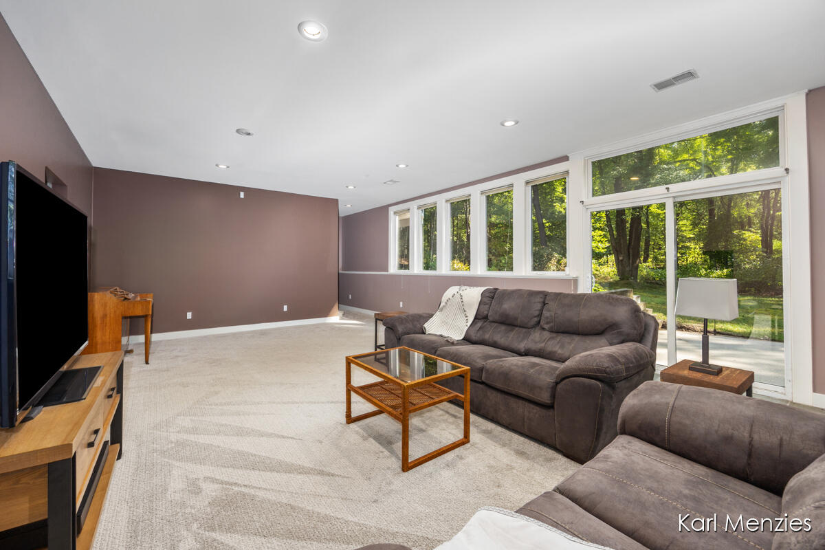 1290 Cramton Avenue NE Ada MI 49301