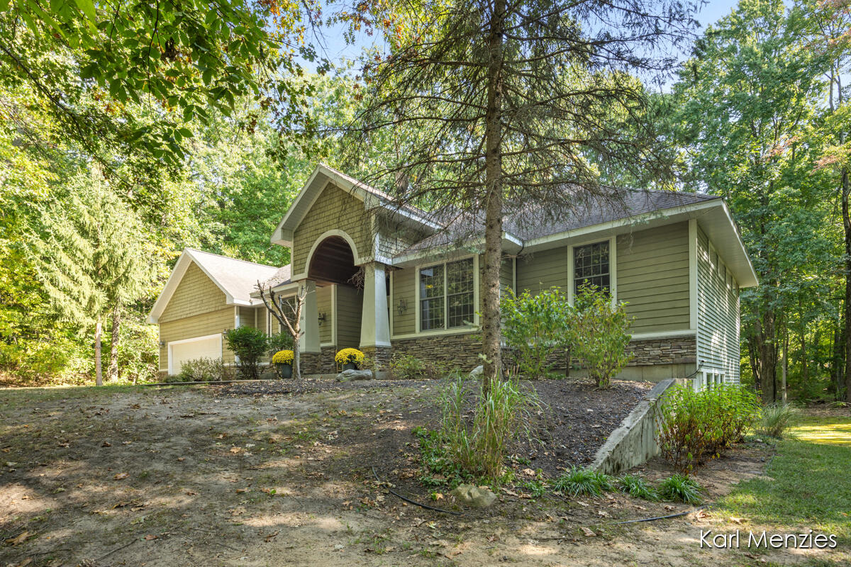 1290 Cramton Avenue NE Ada MI 49301